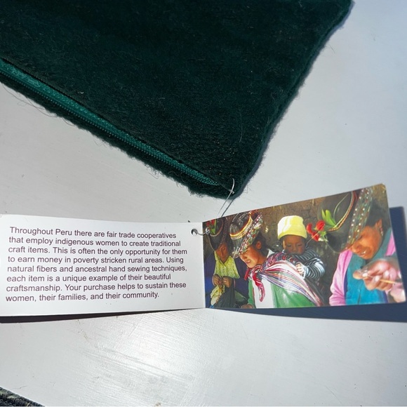 Jenny Krauss Cat with Yarn Ball Zip Up Clutch Pouch Green Yellow and Pink NWT - Picture 6 of 8